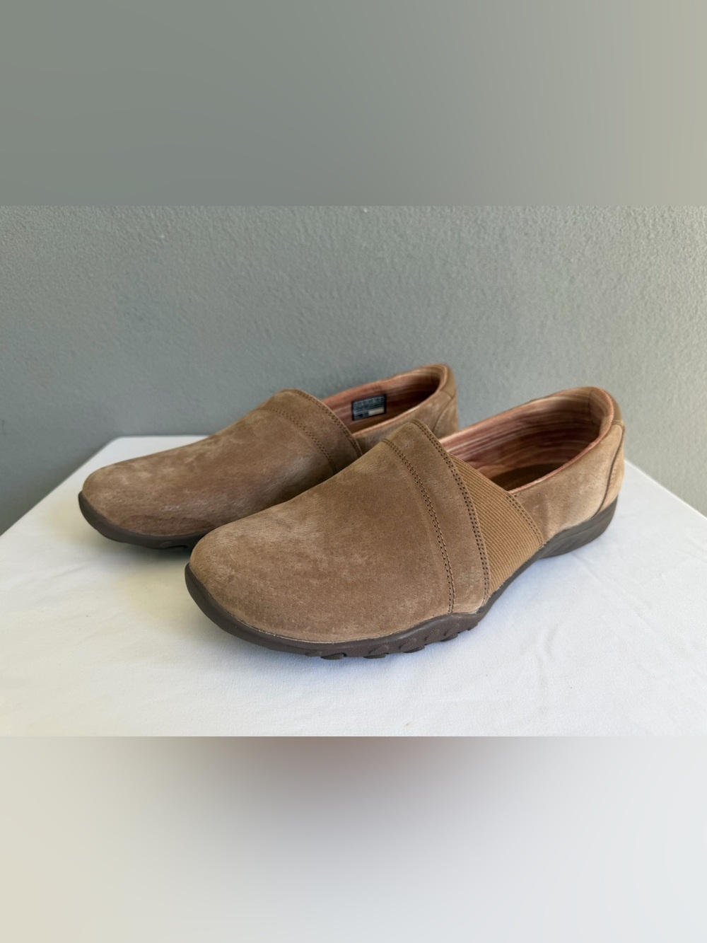 Skechers Air Cooled Memory Foam Relaxed Fit Slip On Shoes Tan Suede sz11 Women